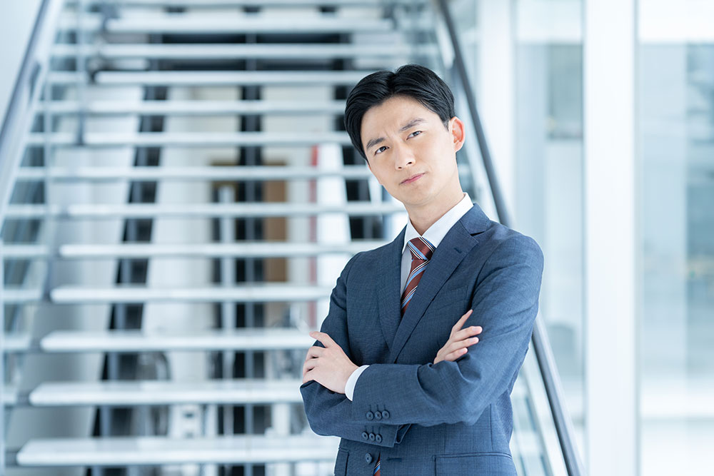 悩むサラリーマン